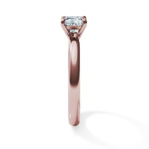 プリンセスカットダイヤモンドの婚約指輪 - 写真 2