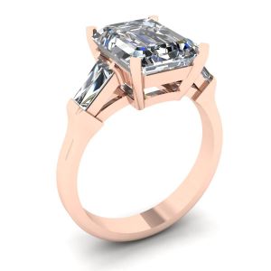 スリーストーン エメラルドとバゲット ダイヤモンドの婚約指輪 ローズゴールド - 写真 3