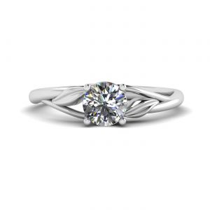 自然をインスピレーションにしたダイヤモンドの婚約指輪