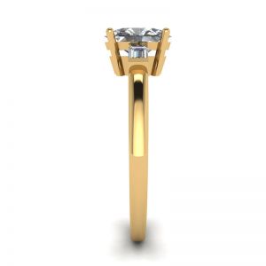 オーバル ダイヤモンド サイド バゲット イエロー ゴールド リング - 写真 2